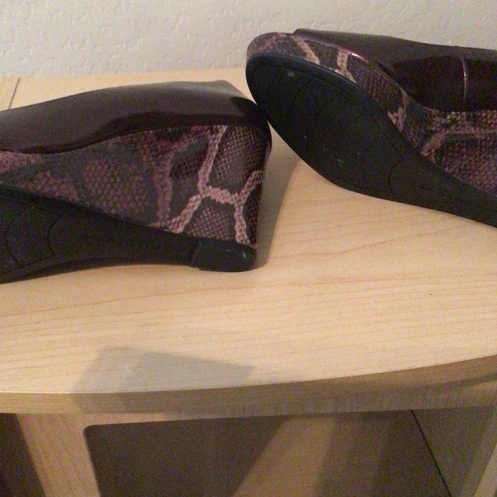 Burgundy wedges